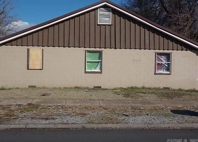 Property at 403 E 15th St, MO, 4 beds