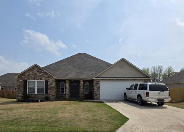 Property at 5702 Wendy St, Paragould, AR 72450, 4 beds, 2 baths