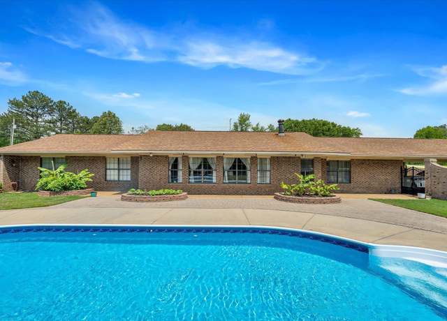 Property at 313 County Rd, Jonesboro, AR 72401, 3 beds, 3 baths