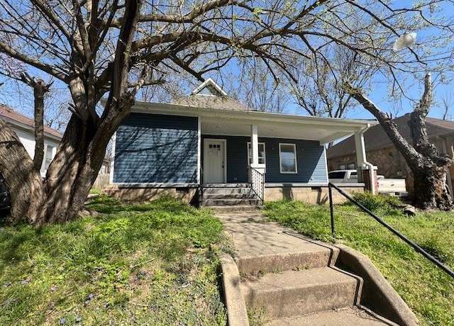 Property at 403 N 6th St, Paragould, AR 72450, 3 beds, 1 bath
