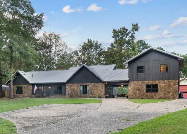 Property at 18 Riviera Dr, Conway, AR 72034, 3 beds, 3 baths