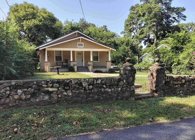 Property at 315 Vineyard St, Hot Springs, AR 71913, 2 beds, 1 bath