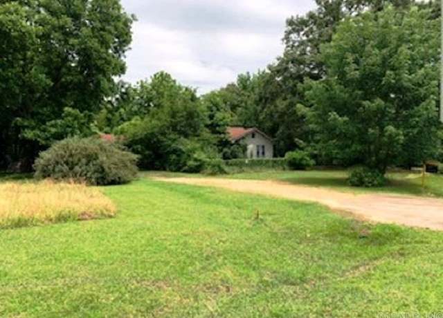 Property at 1460 SW California Ave, Camden, AR 71701, 2 beds, 1.5 baths