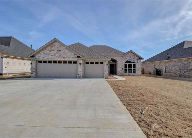Property at 119 Crestview Dr, Maumelle, AR 72113, 4 beds, 2 baths