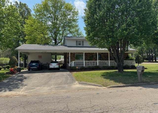 Property at 2002 Evening Dr, Pocahontas, AR 72455, 4 beds, 2 baths