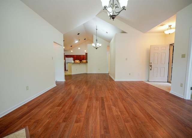 Property at 394 Mountain Terrace Cir, Maumelle, AR 72113, 3 beds, 2 baths