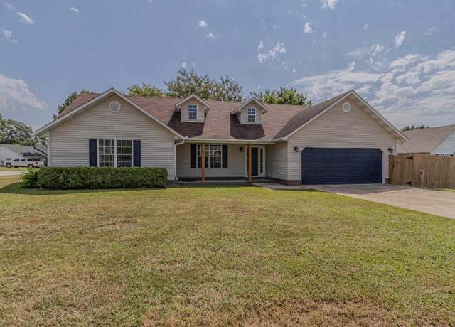 Property at 2601 S 18th St, Paragould, AR 72450, 4 beds, 2 baths