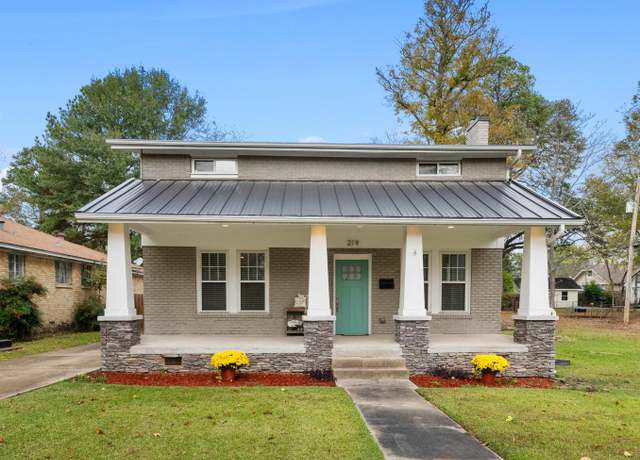 Property at 219 W D Ave, North Little Rock, AR 72116, 3 beds, 3 baths