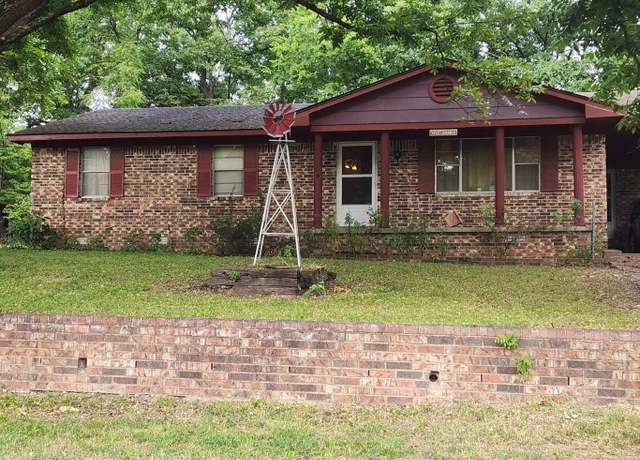 Property at 3210 James St, Batesville, AR 72501, 3 beds, 1.5 baths