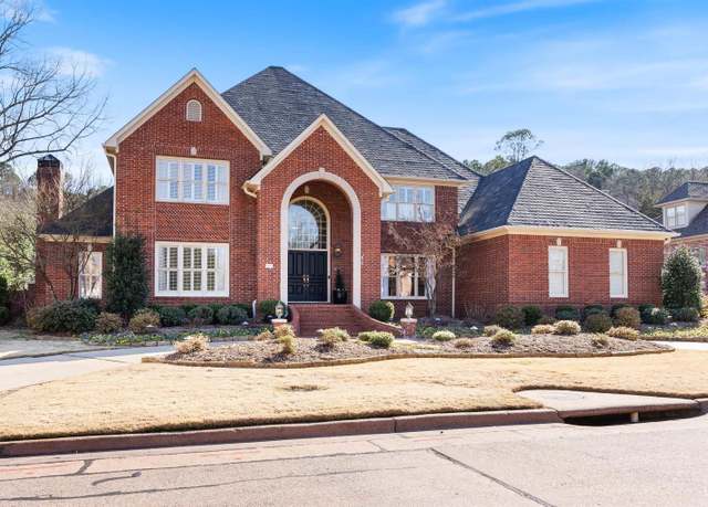 Property at 17 Hickory Creek Dr, Little Rock, AR 72212, 4 beds, 3.5 baths