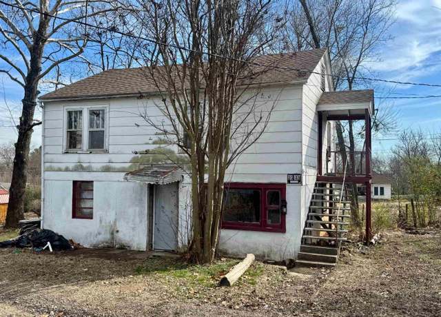 Property at 1307 Main St, Clarksville, AR 72830, 4 beds