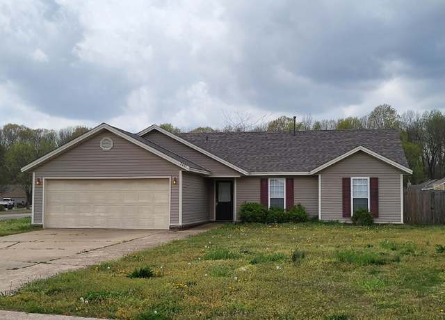 Property at 2601 Britton Dr, Jonesboro, AR 72405, 4 beds, 2 baths