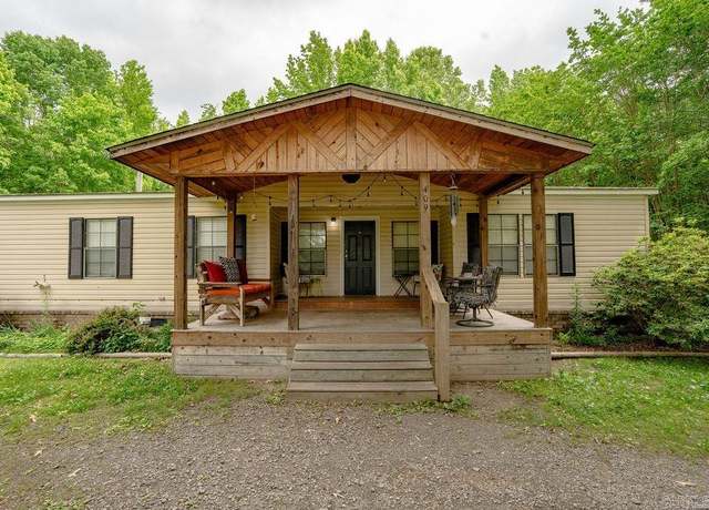Property at 409 River Dr, Heber Springs, AR 72543, 3 beds, 2 baths