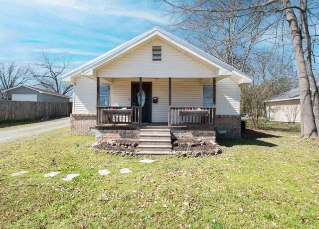 Property at 108 N Fourth St, Benton, AR 72015, 4 beds, 2 baths