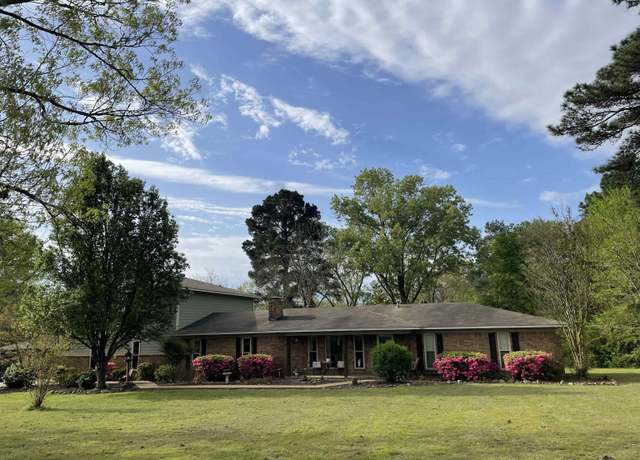 Property at 800 Horseshoe, Arkadelphia, AR 71923, 4 beds, 3 baths