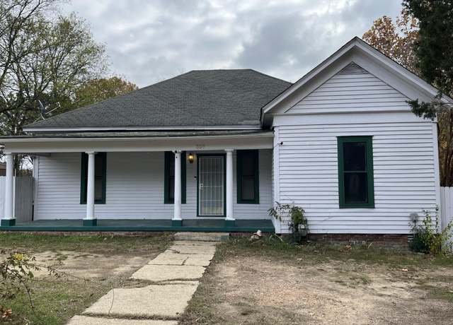Property at 307 N 4th St, Benton, AR 71015, 3 beds, 1 bath