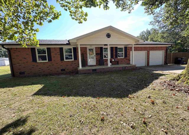 Property at 323 Lamb Dr, Piggott, AR 72454, 3 beds, 1.5 baths