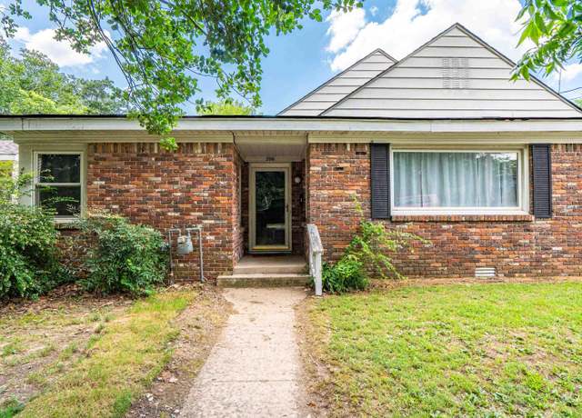 Property at 206 Richard St, Hot Springs, AR 71913, 3 beds, 1.5 baths