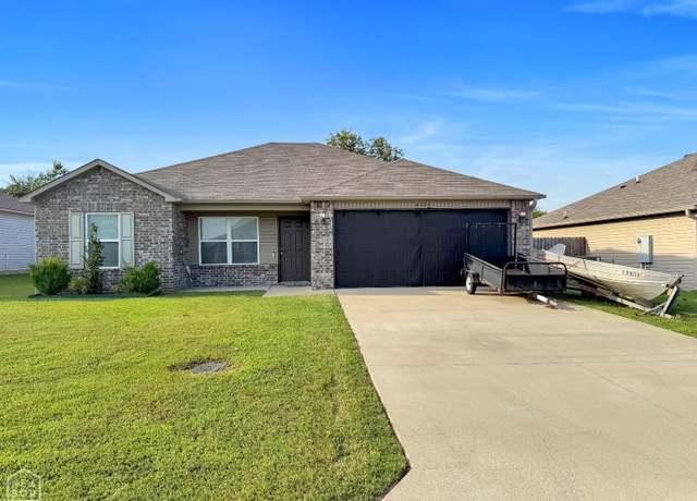 Property at 4304 Willow Ridge Dr, Jonesboro, AR 72401, 3 beds, 2 baths