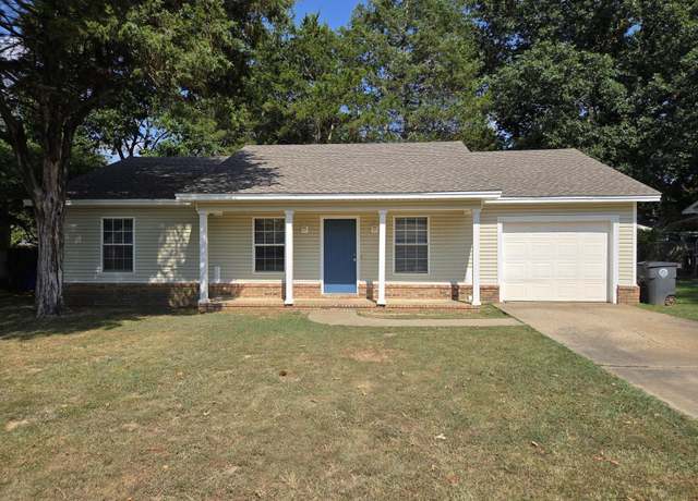 Property at 10 Overlook Dr, Searcy, AR 72143, 3 beds, 2 baths