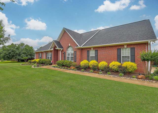 Property at 7215 N Richland Dr, Texarkana, TX 75503, 3 beds, 2 baths