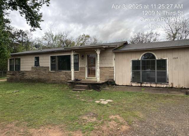 Property at 1209 N 3rd St, Ozark, AR 72949, 3 beds, 2 baths