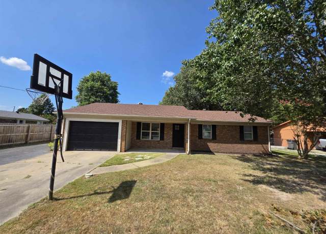 Property at 5415 Wendy St, Paragould, AR 72450, 3 beds, 2 baths