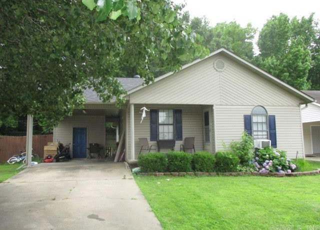 Property at 1104 Roberts Dr, Paragould, AR 72450, 3 beds, 2 baths