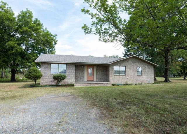 Property at 1630 S Donaghey Ave, Conway, AR 72034, 3 beds, 2 baths