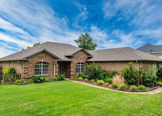 Property at 40 Pine Mountain Dr, Conway, AR 72034, 3 beds, 2 baths