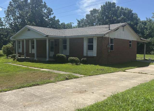 Property at 502 E Darling St, Paragould, AR 72450, 3 beds, 2 baths