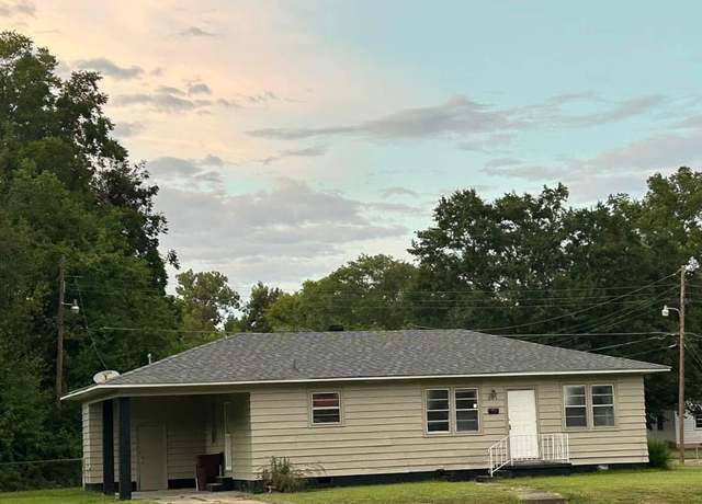 Property at 301 Park Pl, Pine Bluff, AR 71603, 3 beds, 1 bath