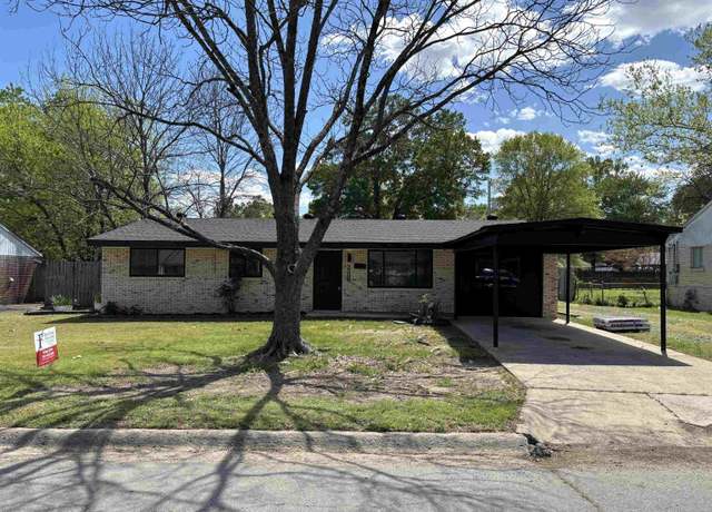 Property at 2105 Arkansas Ave, Conway, AR 72034, 3 beds, 1 bath