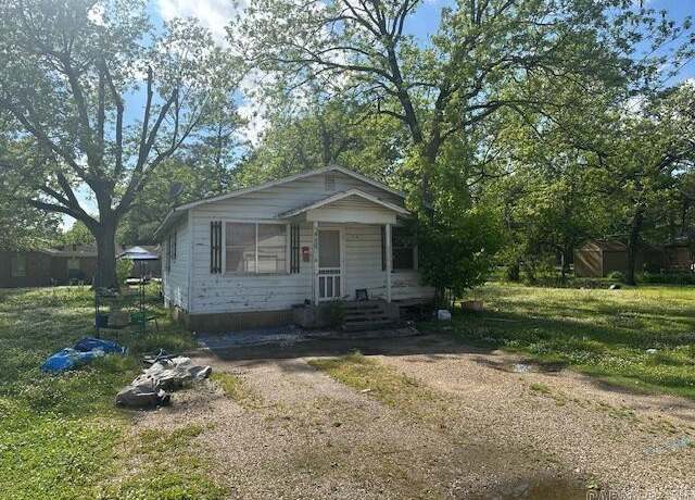 Property at 704 & 706 Eagle St, Lonoke, AR 72086, 2 beds, 1 bath