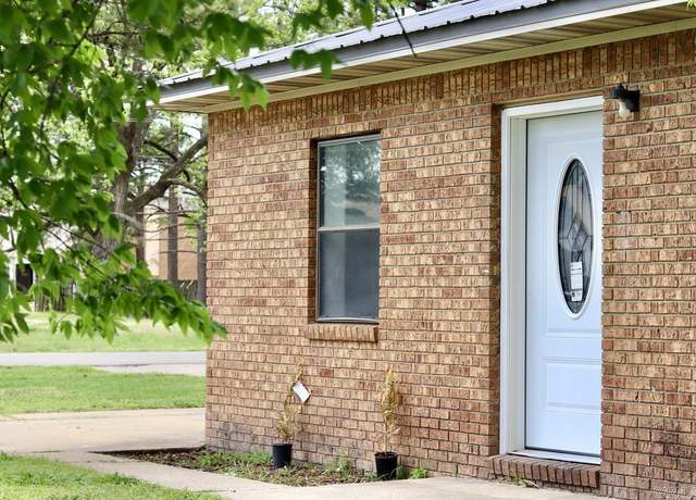Property at 202 W Hazel St, Walnut Ridge, AR 72476, 3 beds, 1.5 baths