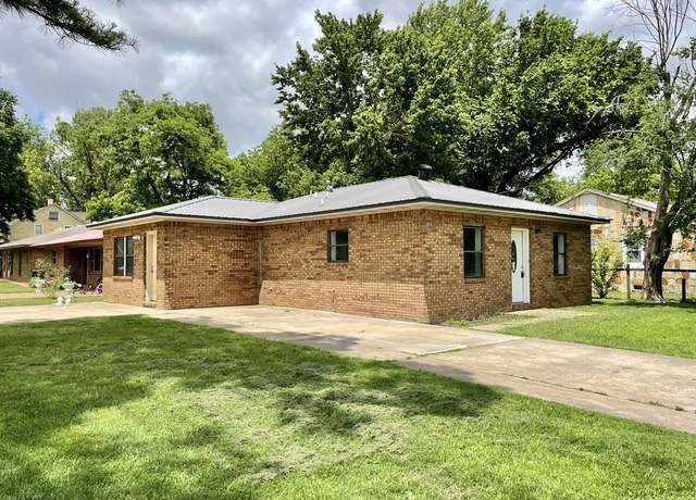 Property at 202 W Hazel St, Walnut Ridge, AR 72476, 3 beds, 1.5 baths