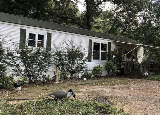 Property at 528 E Shelton St, Monticello, AR 71655, 2 beds, 2 baths