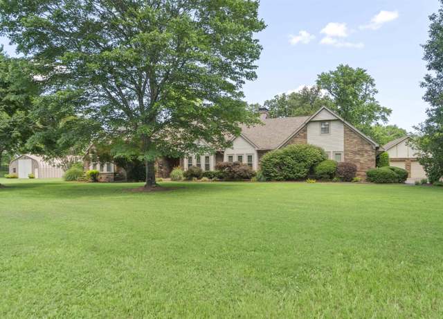 Property at 840 River Rd, Benton, AR 72015, 4 beds, 3.5 baths