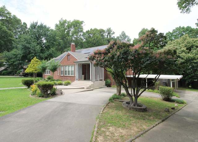 Property at 1811 Countryside Ln, Paragould, AR 72450, 3 beds, 2 baths
