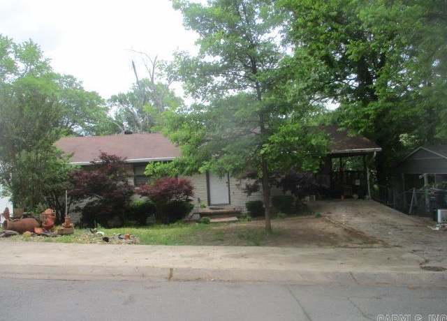 Property at 2016 Durwood Rd, Little Rock, AR 72207, 3 beds, 2 baths