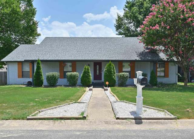 Property at 5 Kensington, Conway, AR 72034, 4 beds, 2.5 baths
