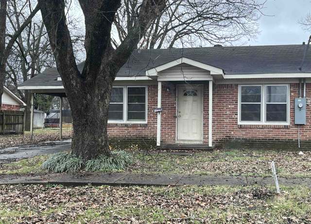 Property at 1120 W Monroe, Jonesboro, AR 72401, 4 beds, 2 baths