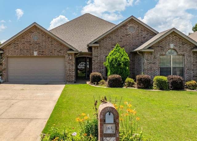 Property at 165 Auriel Cir, Maumelle, AR 72113, 4 beds, 2 baths