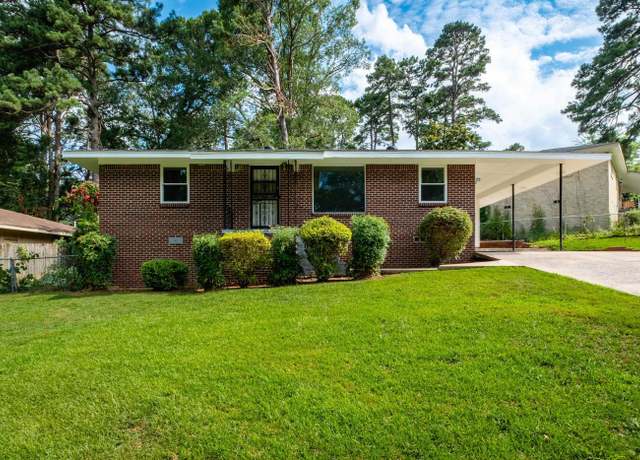 Property at 25 Woodcliff Cir, Little Rock, AR 72204, 3 beds, 1 bath