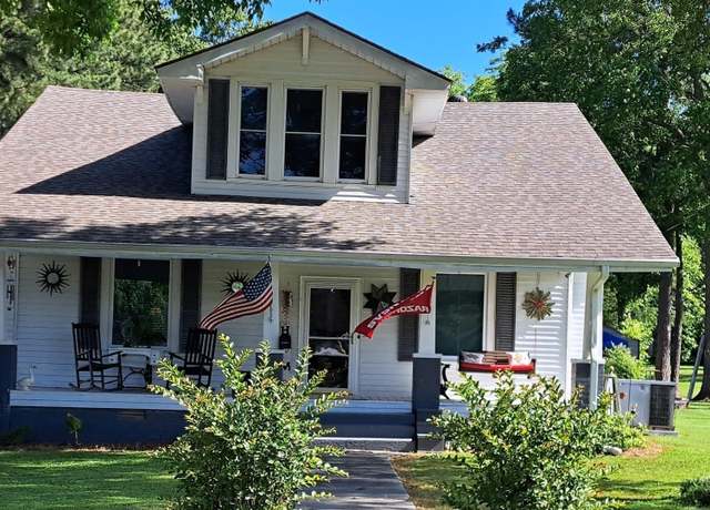 Property at 620 W 3rd St St, Rector, AR 72461, 4 beds, 2 baths