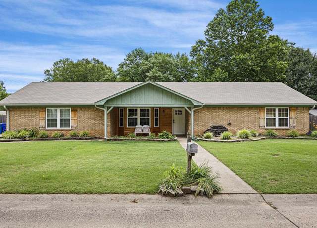 Property at 19 Fair Oaks Dr, Conway, AR 72034, 4 beds, 3 baths