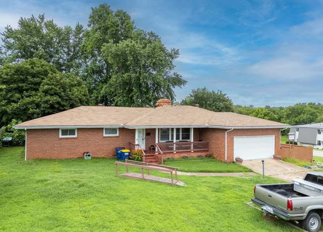 Property at 925 E 6th St, Mountain Home, AR 72653, 3 beds, 2 baths