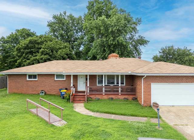 Property at 925 E 6th St, Mountain Home, AR 72653, 3 beds, 2 baths