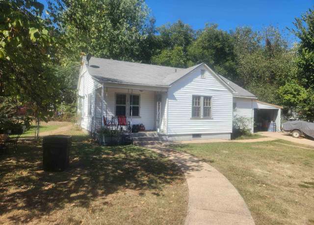 Property at 301 N Brown St, Clarksville, AR 72830, 3 beds, 1 bath