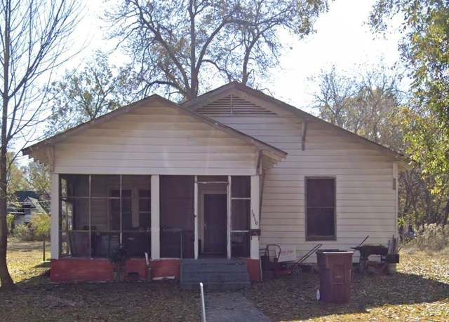 Property at 1510 W 8th, Pine Bluff, AR 71603, 2 beds, 1.5 baths